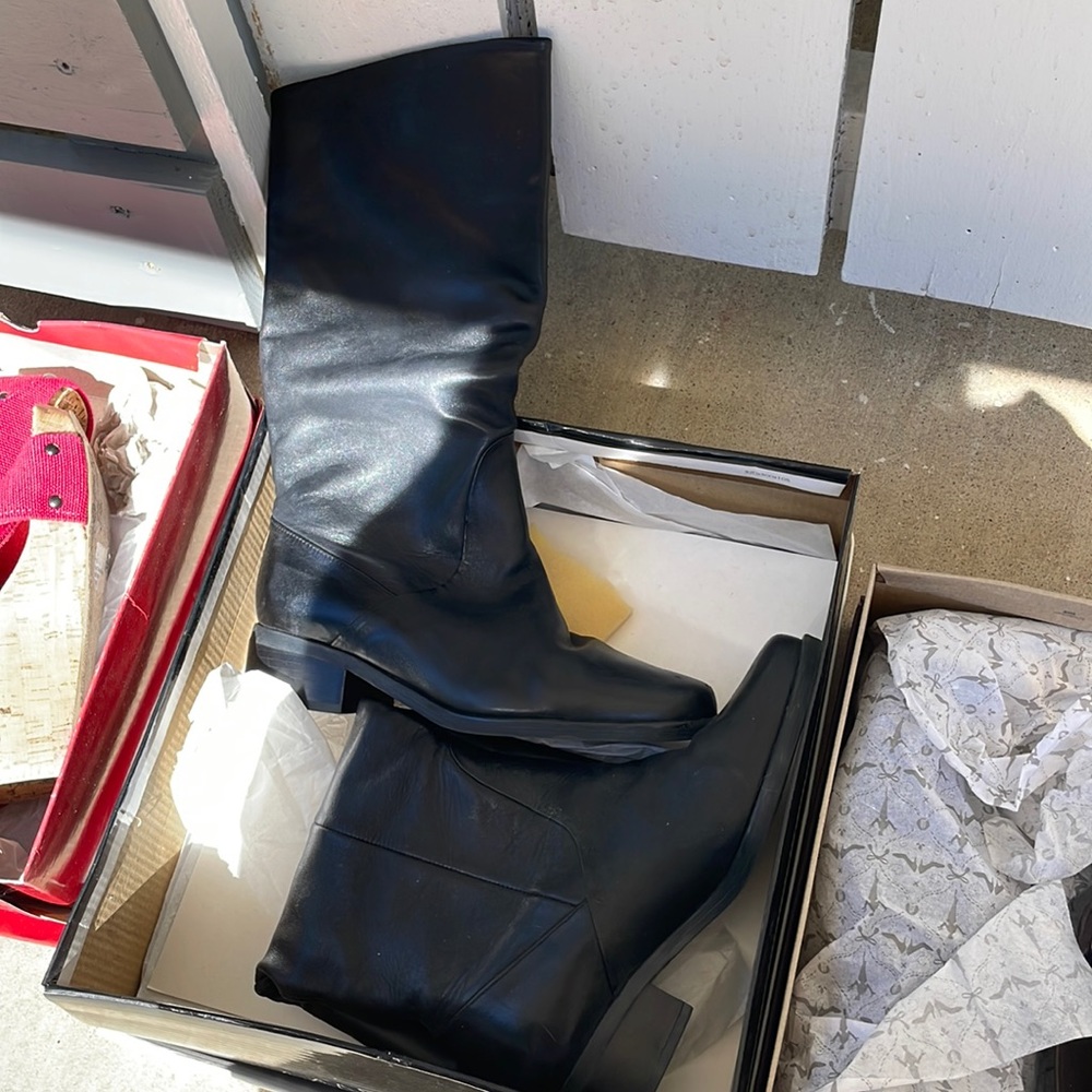 BRAND NEW AUTHENTIC LEATHER BLACK BOOTS